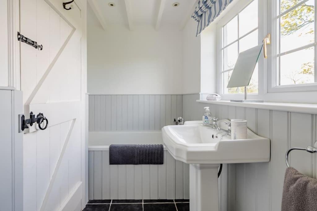 Rhos Y Bel Cottage Angelsey Llangadwaladr  Εξωτερικό φωτογραφία