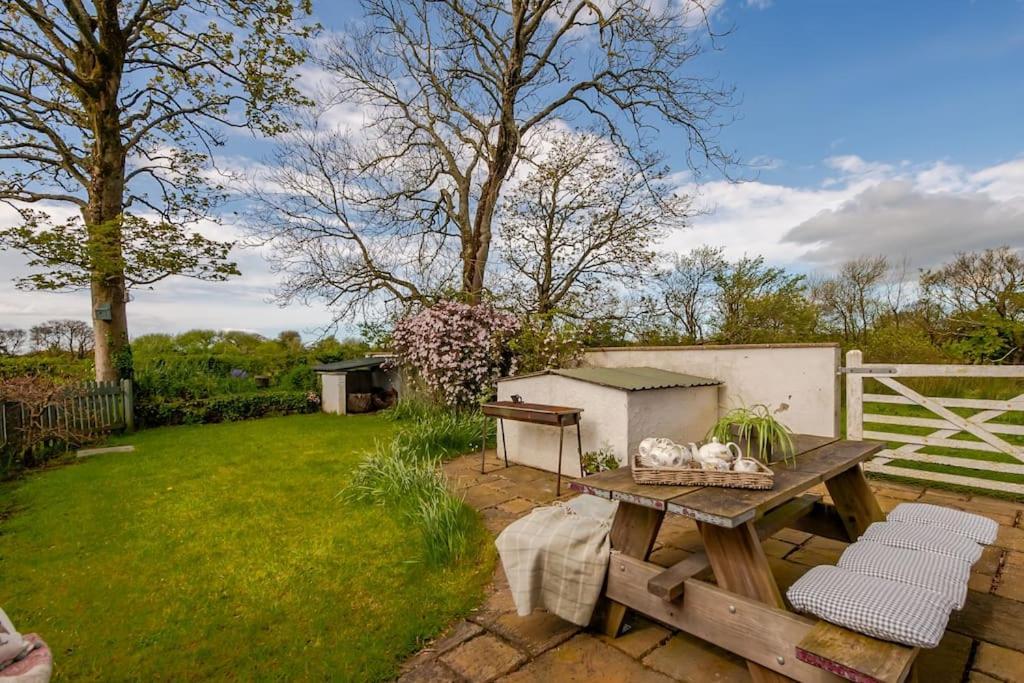Rhos Y Bel Cottage Angelsey Llangadwaladr  Εξωτερικό φωτογραφία